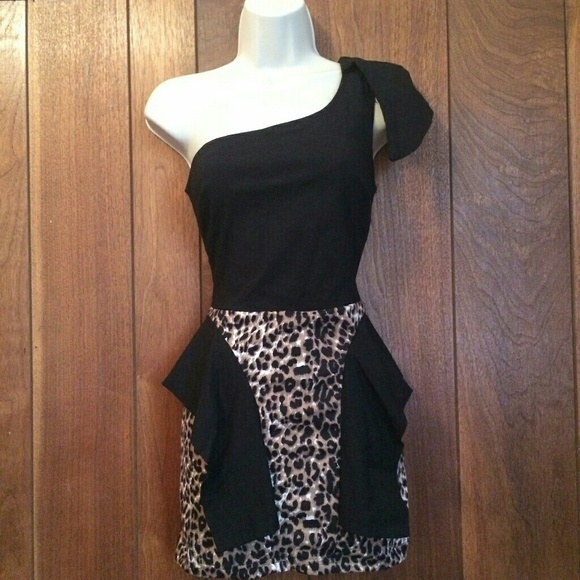 Dresses & Skirts - Asimetric one shoulder Dress black and Animal prin